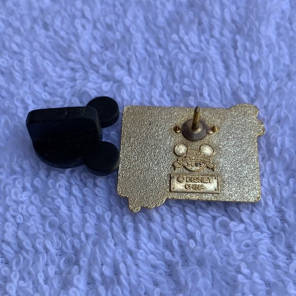 Disney Mini Pin, Pirates of the Caribbean - At World's End, Jack Sparrow's Flag - Picture 3 of 4